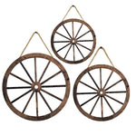 décoration rustique vintage roue chariot bois brun lignes noires métalliques suspension jardin festive western