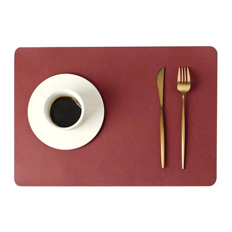 serviettes table moderne bleu marine vert foncé texture cuir minimaliste respectueux environnement opaques