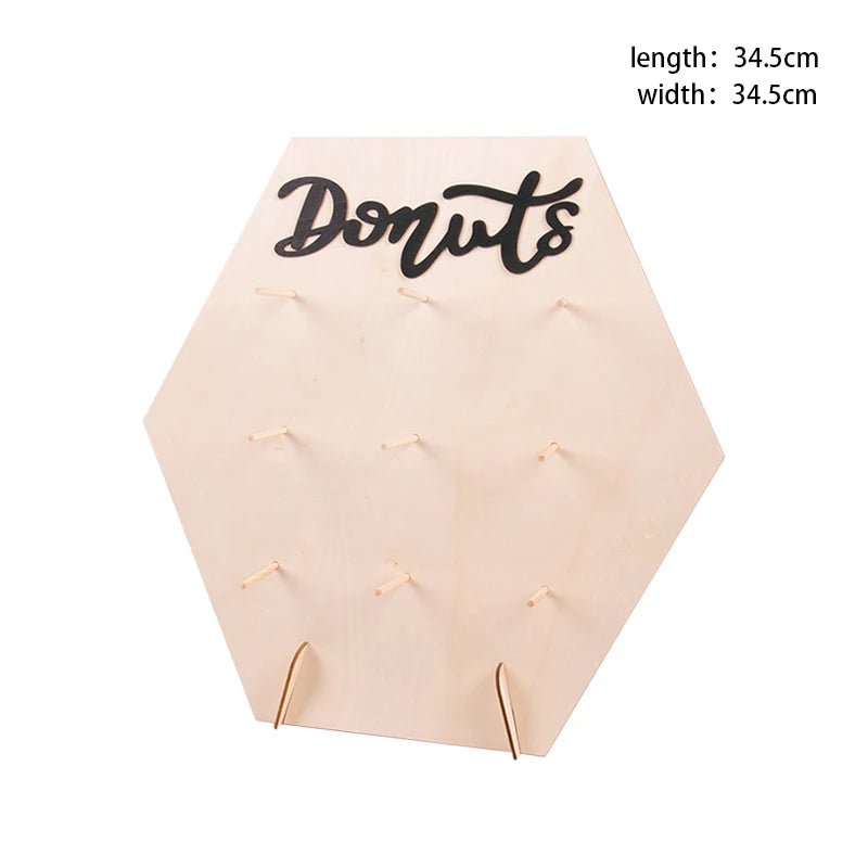 présentoir donuts bois rustique décoration mariage anniversaire événementiel hexagonal rectangulaire decorations multicolore vermicelles marshmallows