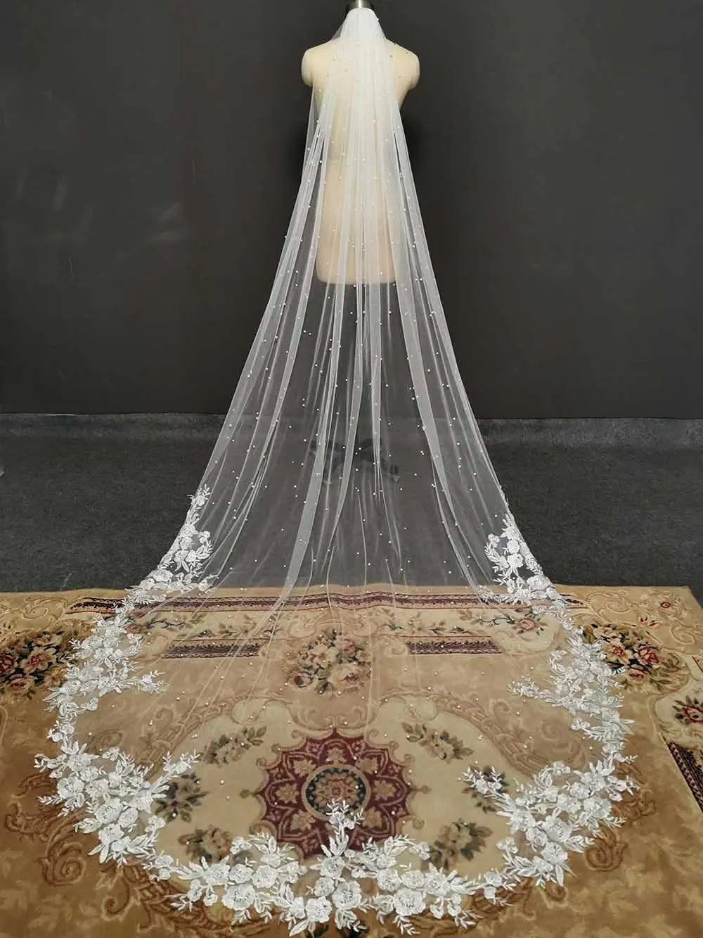 voile mariée blanc broderie florale élégant classique translucide unique personnalisation vintage appliques peigne