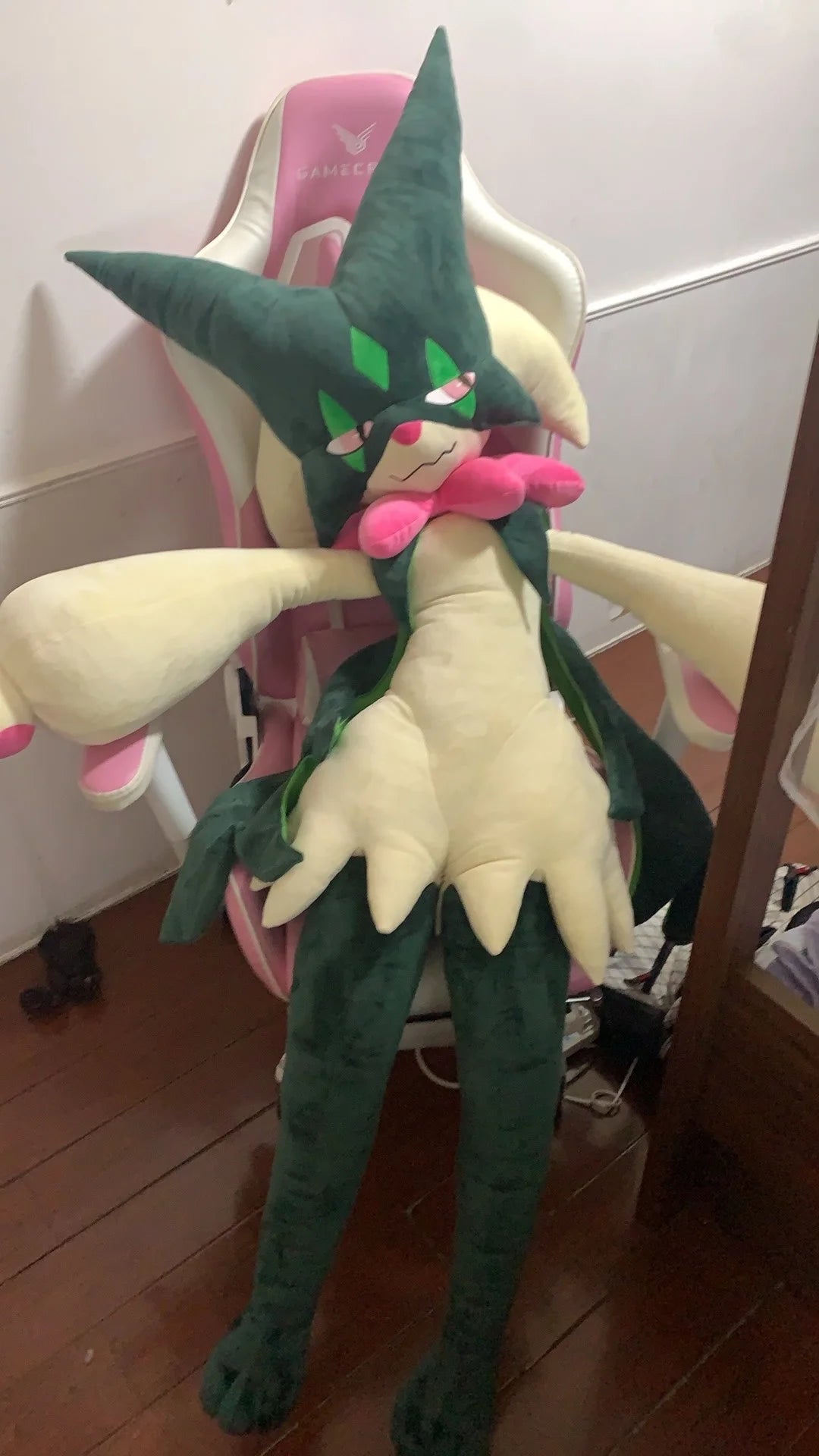 peluche pokemon meowscarada grande taille 150cm douce verte rose vif figurine collection chambre decoration