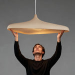 suspension lumineuse moderne beige texture rugueuse fixation opacité salon chambre