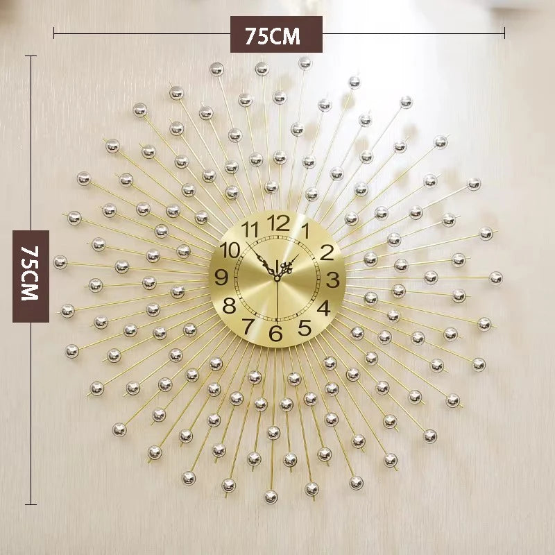 horloge murale moderne or sphères métalliques rayonnantes cadran lisse aiguilles noires salon déco