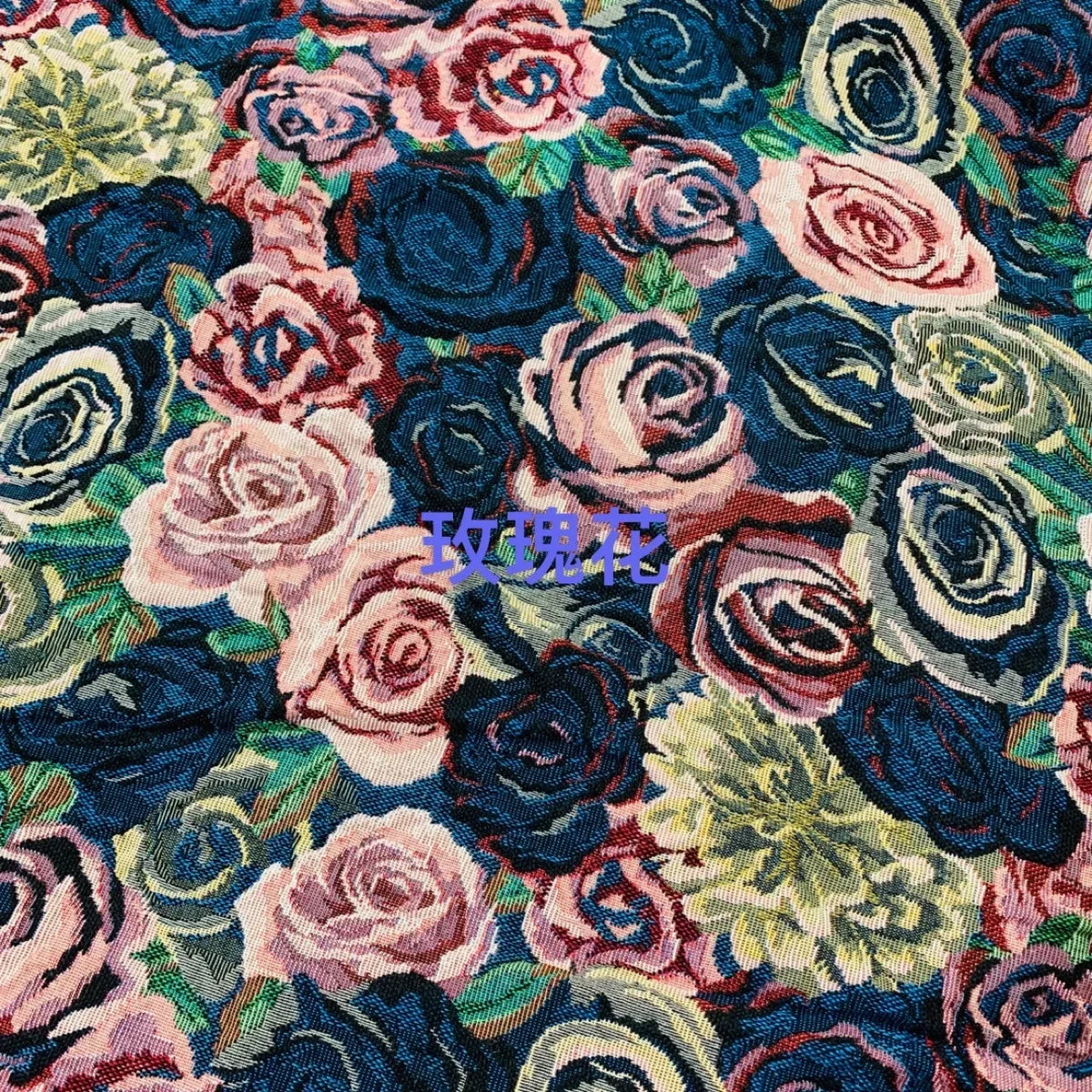 tissu brodé fleurs roses coton polyester largeur 145cm respectueux environnement bleu rose vert