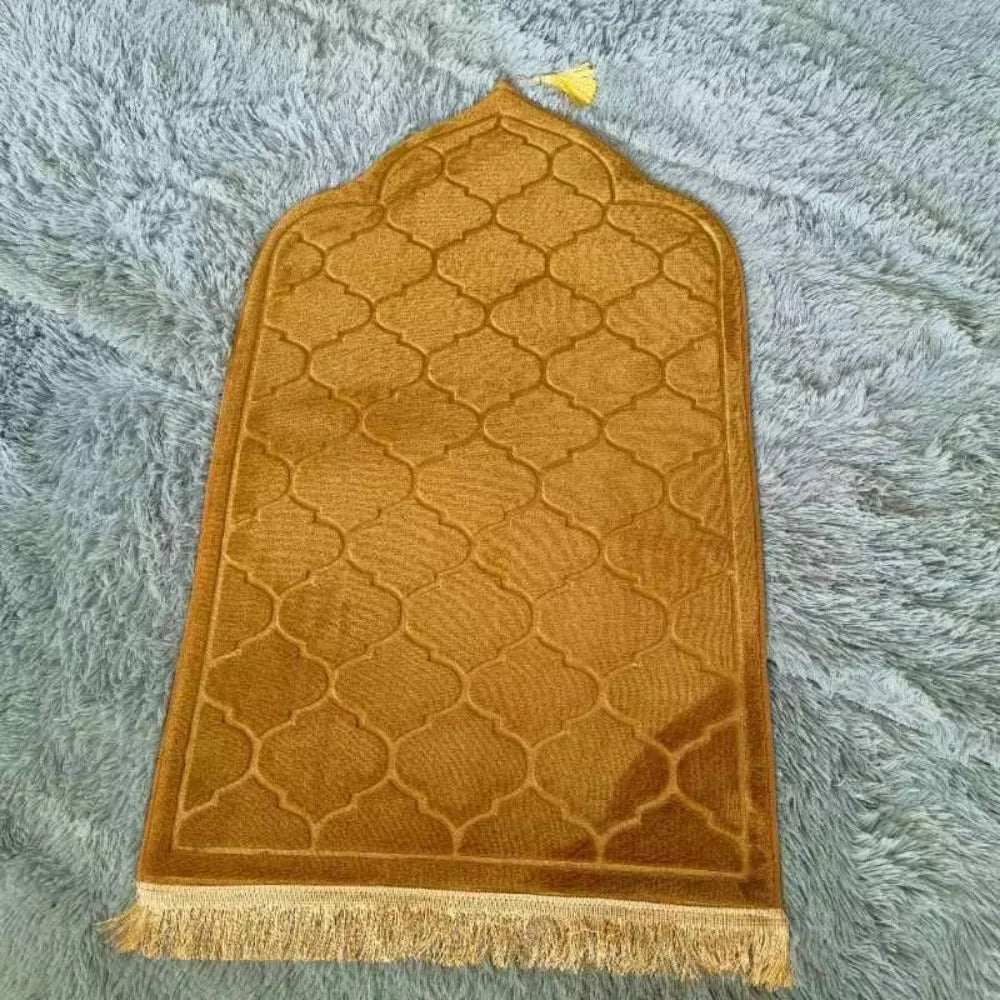 tapis géométrique moderne élégant vert clair bleu marine rouge rose gris clair franges dorées