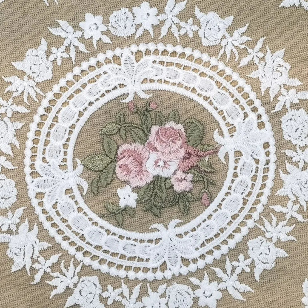 nappe table décorative brodée dentelle fleur rose motif circulaire vintage shabby chic semi transparent