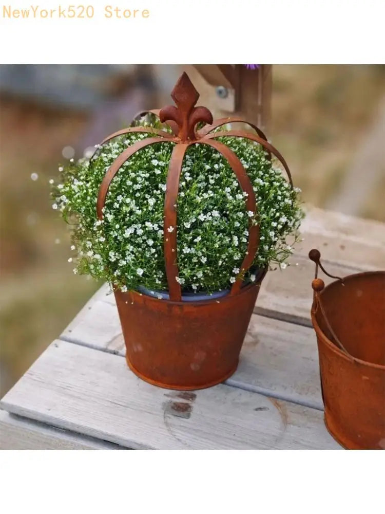 pots fleurs vintage marron rouillé texture métallique aspect vieilli décoration intérieure plante artificielle rustique