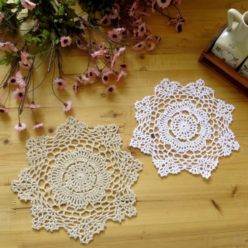 serviettes table vintage coton beige clair motifs floraux crochetées rustiques décoration table
