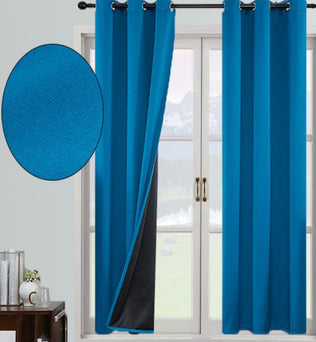 Rideaux occultants de couleur bleue vive pour fenêtres. Idéal pour bloquer la lumière et décorer une pièce avec élégance. Parfaits pour chambres ou salons, ces rideaux ajoutent une touche moderne et colorée à votre intérieur. Installation simple avec anneaux pour tringle à rideaux standard. Élément de décoration fonctionnel et attractif.