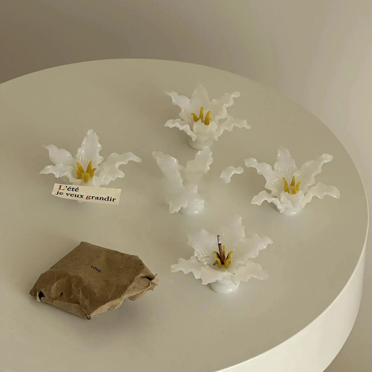 fleur artificielle blanche fleur rose translucide fleur bleu translucide fleur jaune translucidécoration salon papier