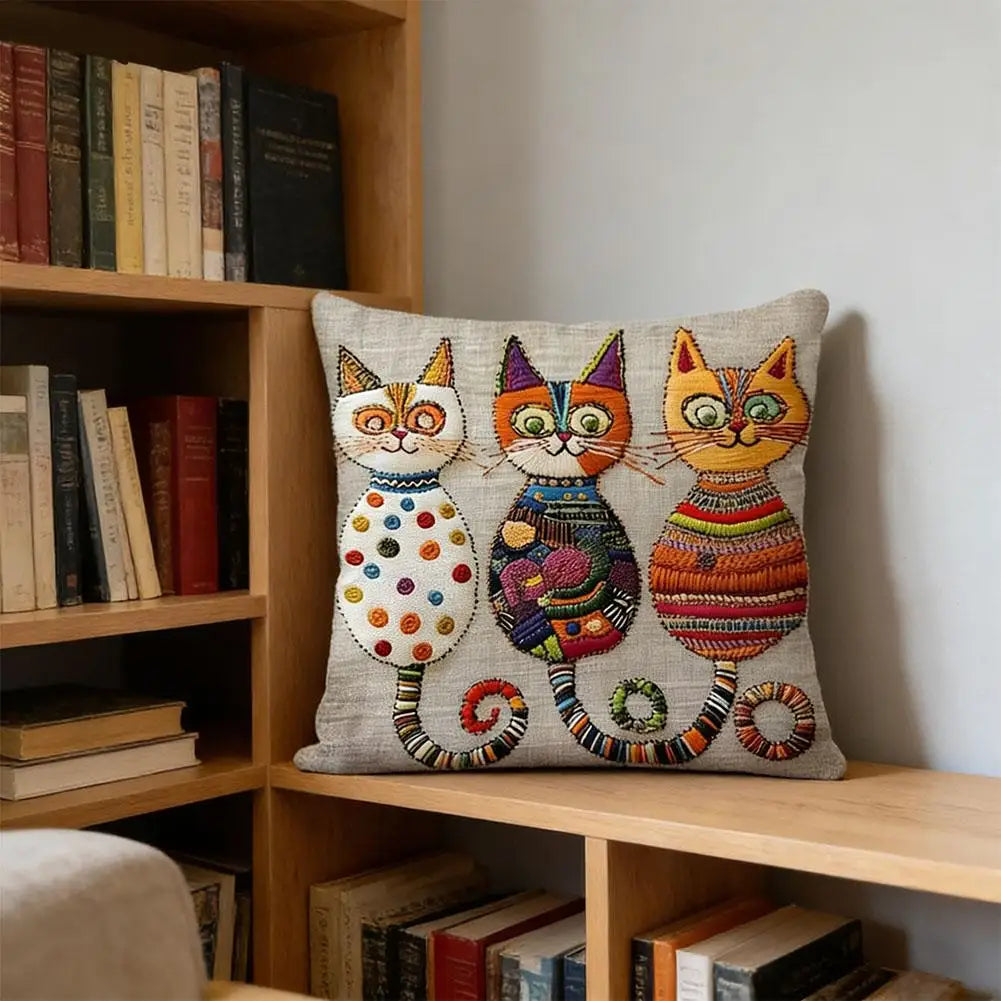 housse coussin tricotée artisanale chat multicolore boutons coton polyester décoration intérieure lit salon chambre