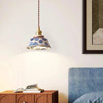 lampe suspendue vintage céramique fleurs bleues blanc rayures multicolores cordon doré