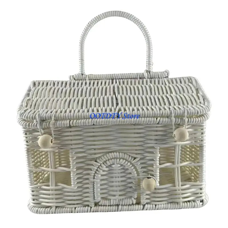 panier tressé rose bleu turquoise rangement maisonnette fenêtres porte réutilisable articles divers déco original