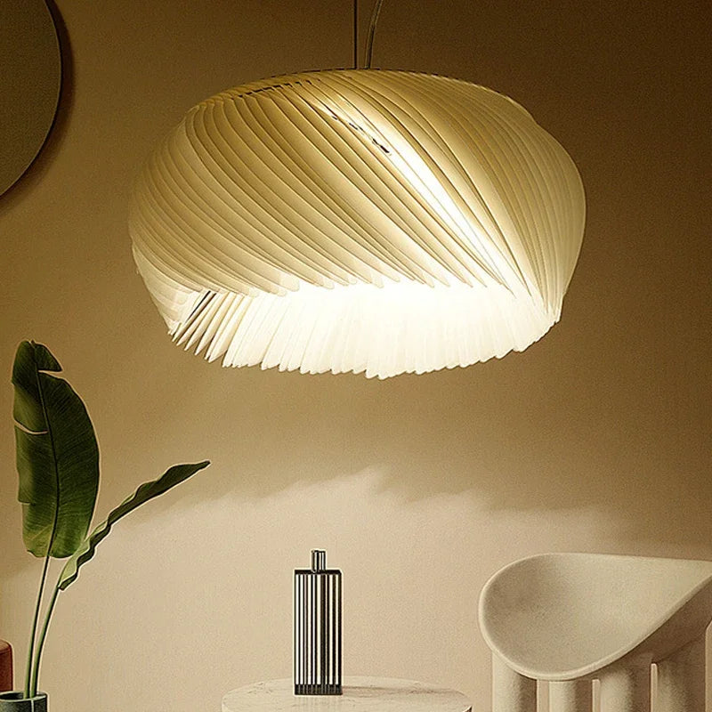 suspension lumineuse moderne plissée blanc doré salon chambre coucher