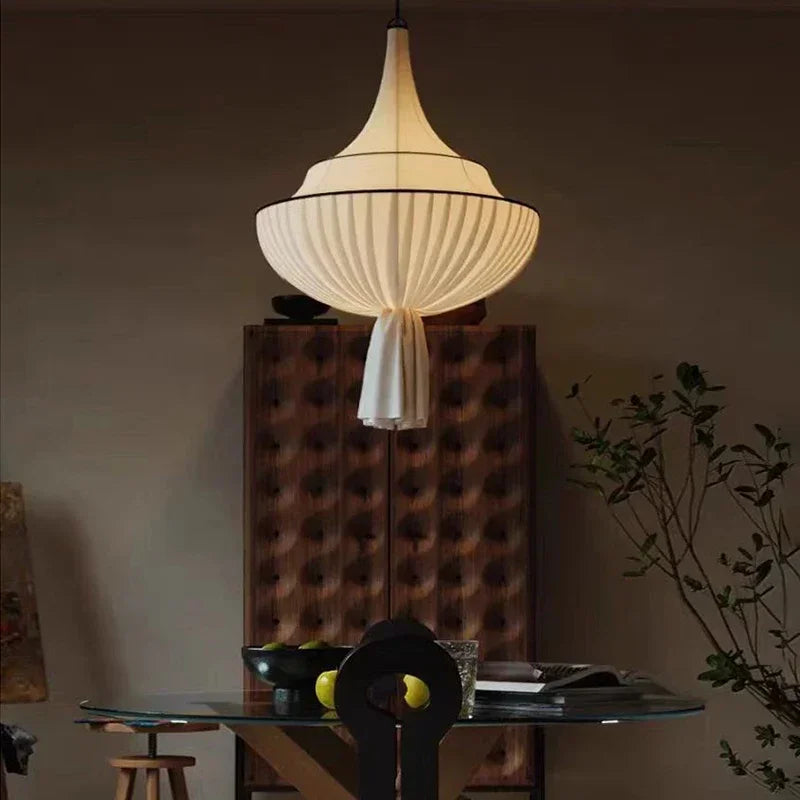 suspension lumineuse plissée conique blanc crème noir contemporaine élégante salon chambre coucher