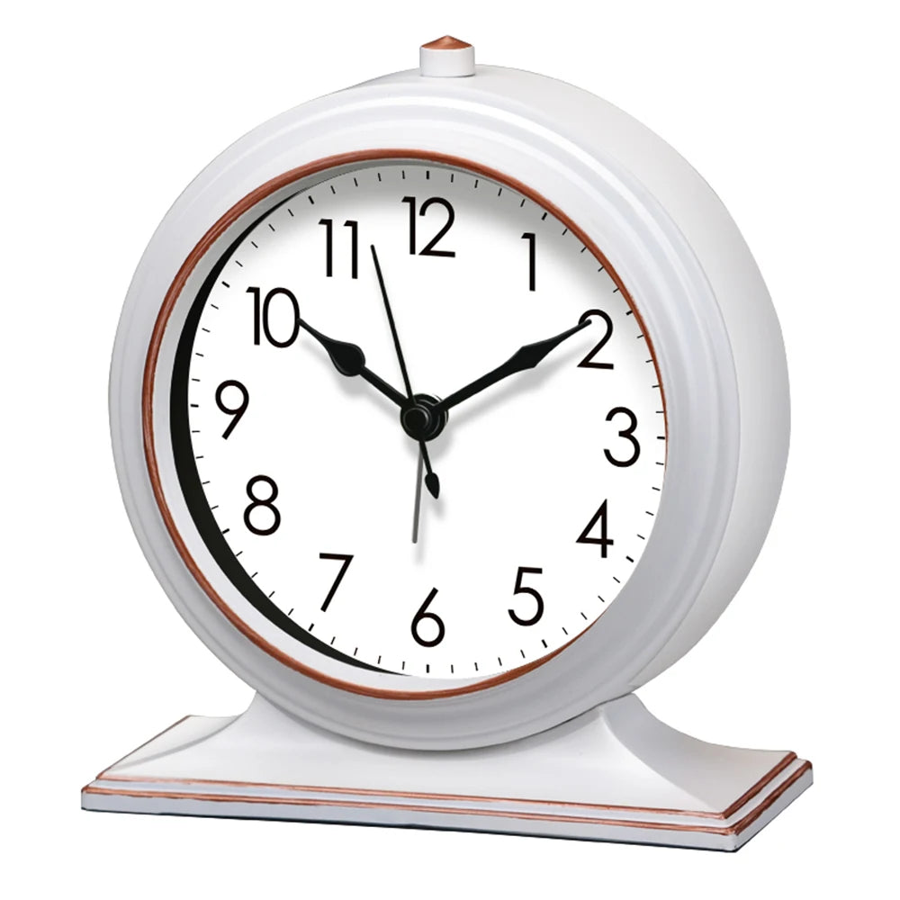 horloge vintage marron foncé cadran blanc aiguilles métalliques alarme quartz rechargeable brillant chambre salon