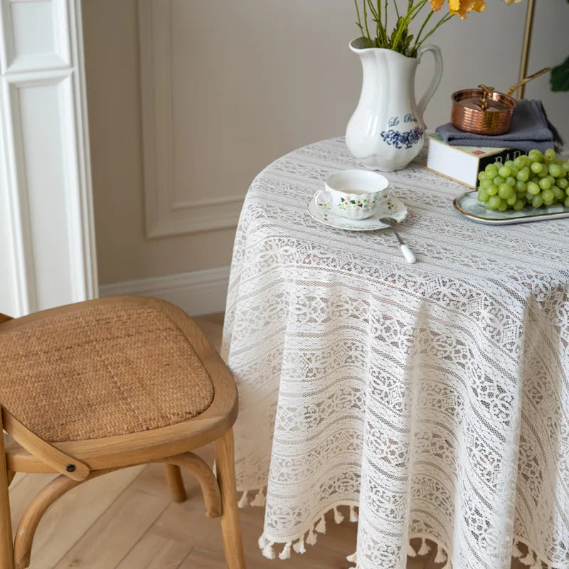 nappe table dentelle fine boho chic motifs floraux beige clair extérieur mariage printemps été