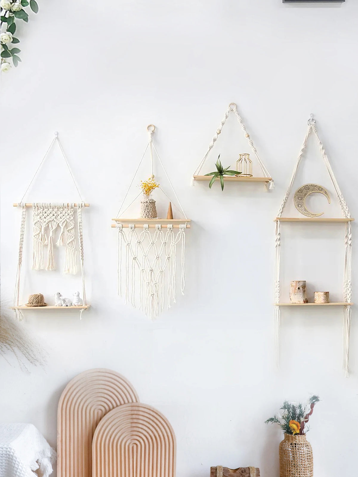 Étagère murale flottante en bois tissée à la main avec plantes en macramé boho