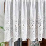 rideau floral transparent champêtre fenêtre cuisine décoration maison dentelle ajourée motifs géométriques