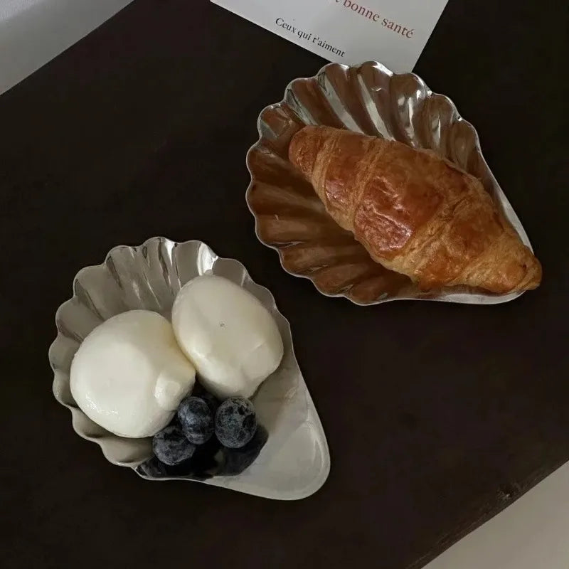 assiettes argentées forme ondulée plateau rangement moderne vintage coquillage inoxydable decoration alimentaire bijoux
