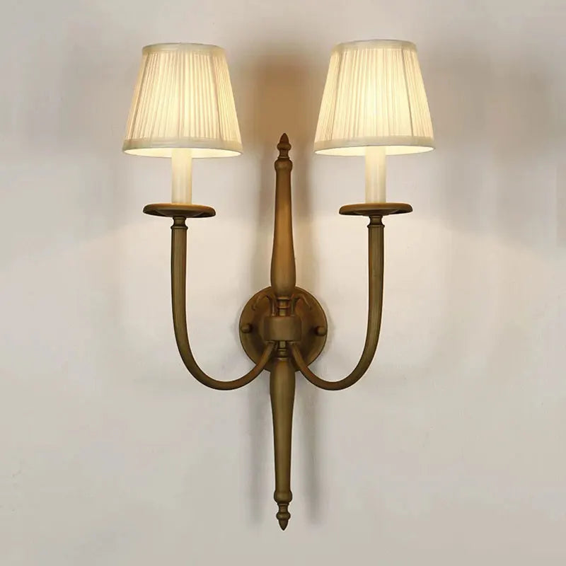 applique murale deux bras bronze doré abat jour plissé classique éclairage chambre entrée lumière