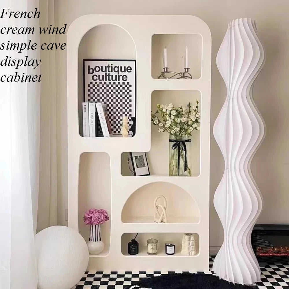 meuble d'affichage mural blanc moderne étagères décoratives vases bougies cadres horloge lampe plaque murale