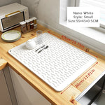 tapis cuisine silicone gris rayures ondulées moderne antidérapant assiettes cuillères verres bols