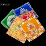 serviettes traditionnelles multicolores brodées motifs floraux géométriques opaques