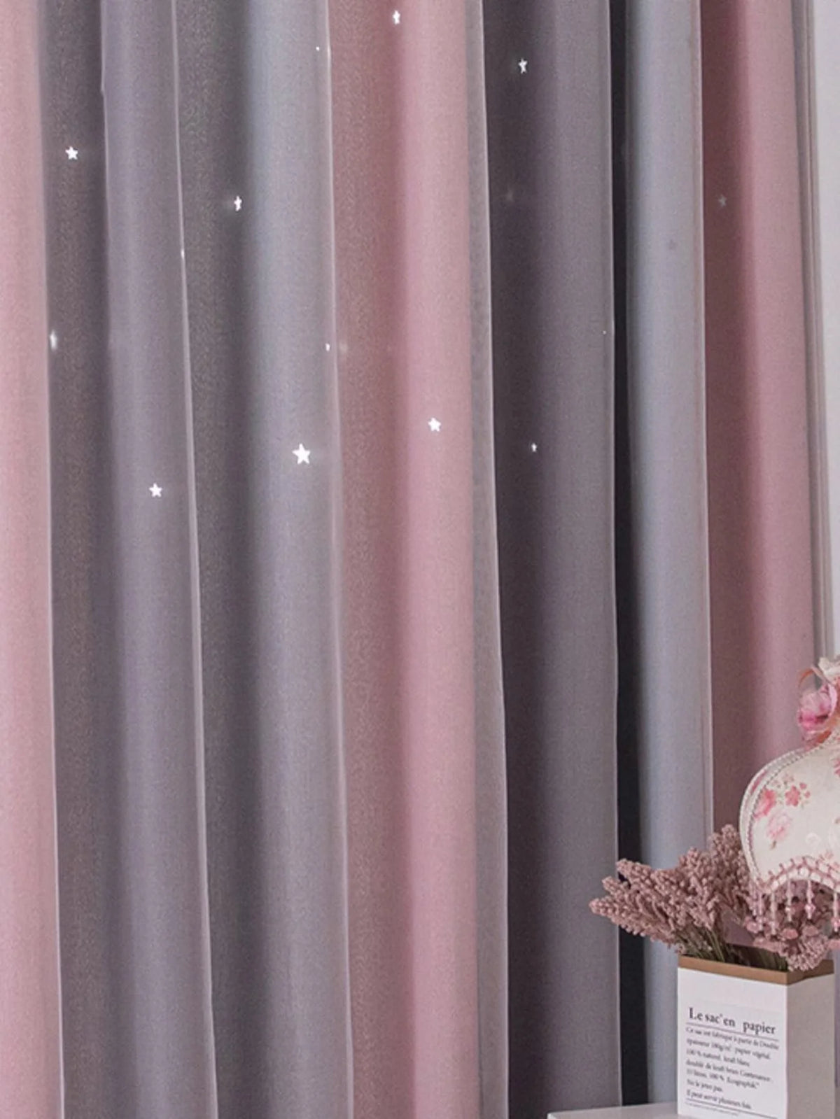 rideau moderne rose clair gris étoiles blanches polyester translucide anneaux métalliques chambre salon