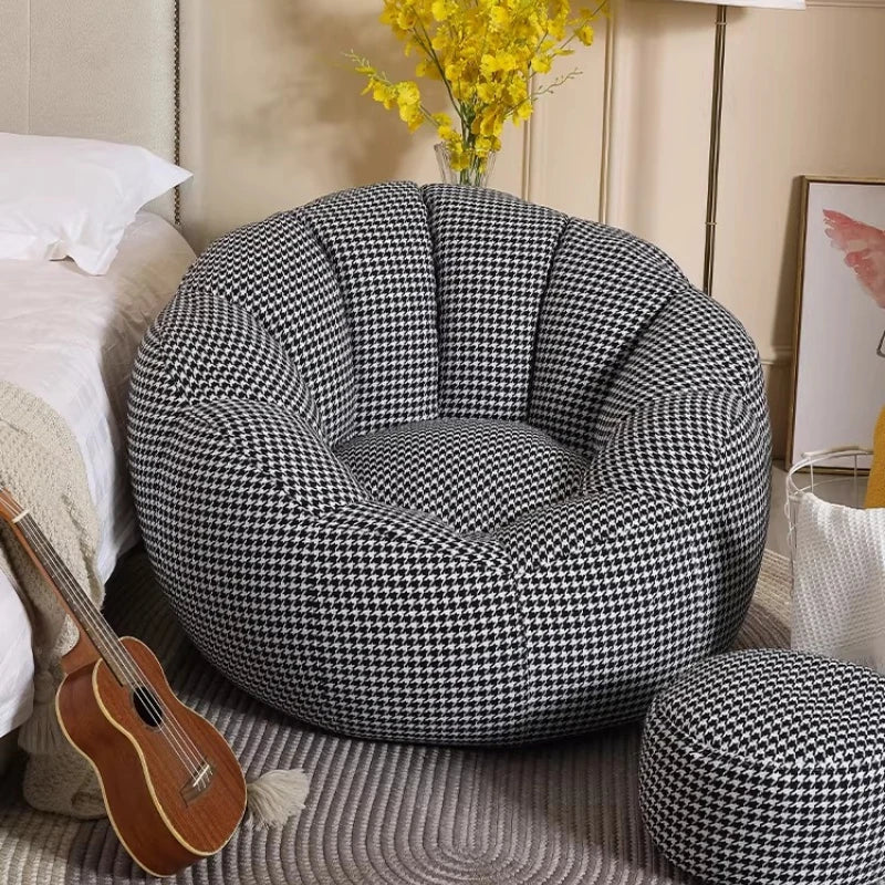 fauteuil moderne noir blanc jaune gris carreaux patio nordique lazy footstool