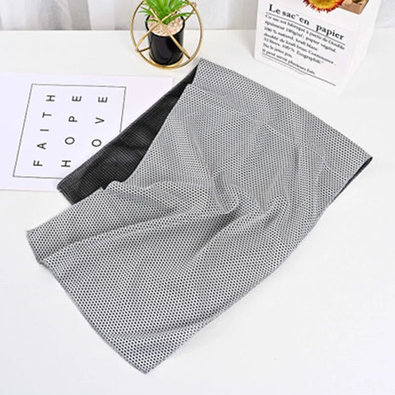 serviette sport bleu clair maille fine points noirs séchage rapide absorption élevée lavable machine