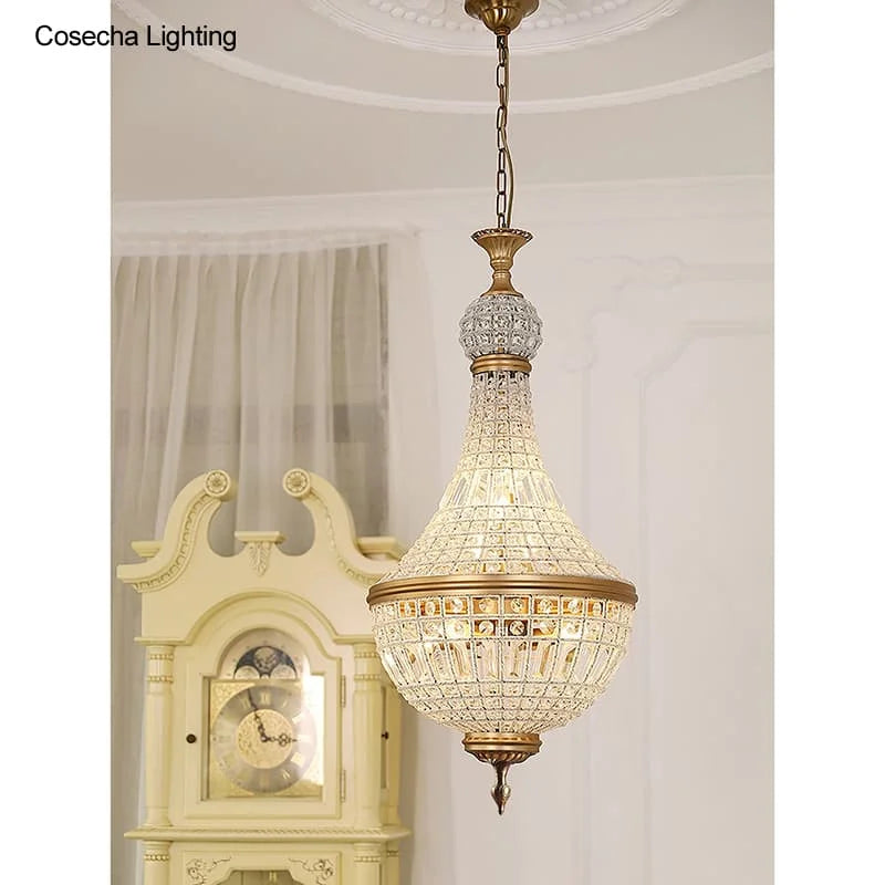 suspension lumineuse cristal dorée élégante classique brillants transparents chambre salon