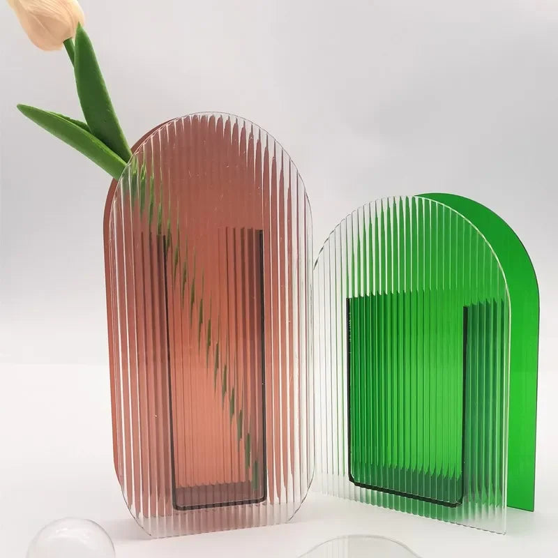 vase moderne transparent rayures vertes orange jaune rose bleu table floral