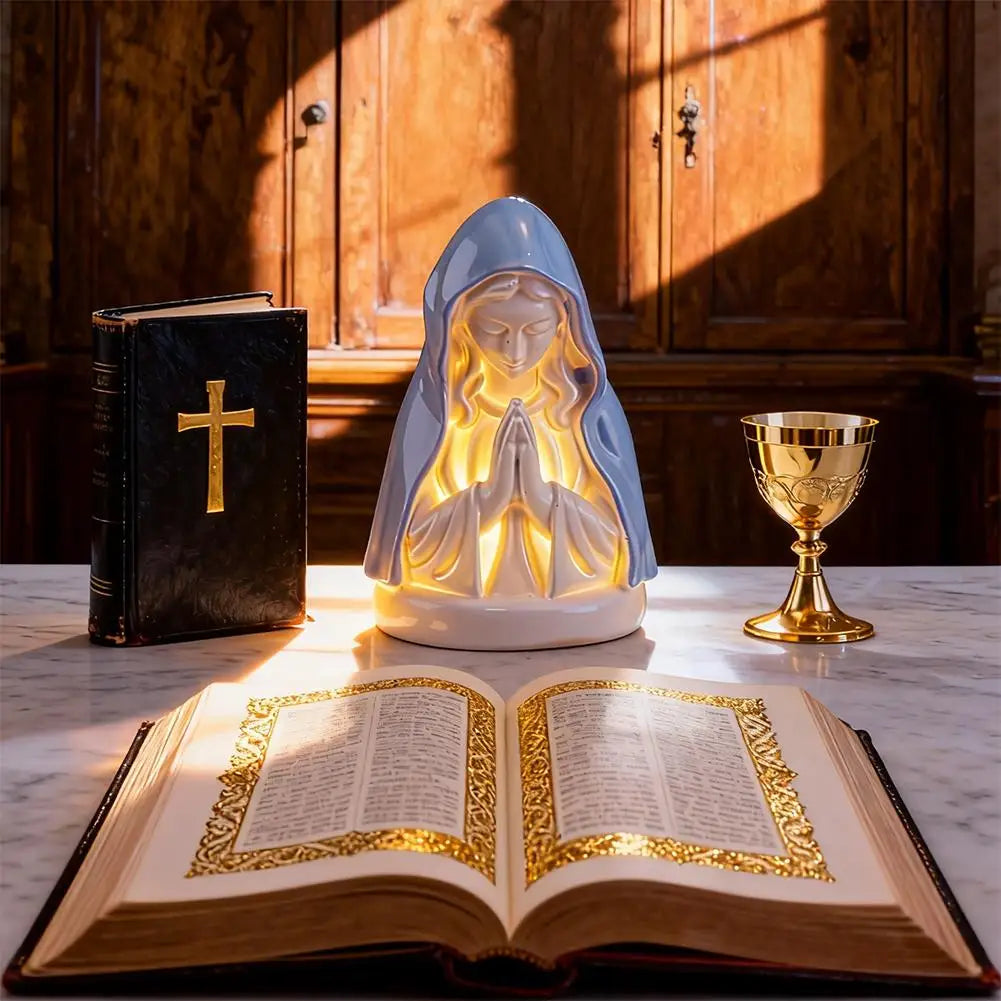 statue vierge marie prière lumière bleu blanc décor religieux table meuble bibliques bougies croix