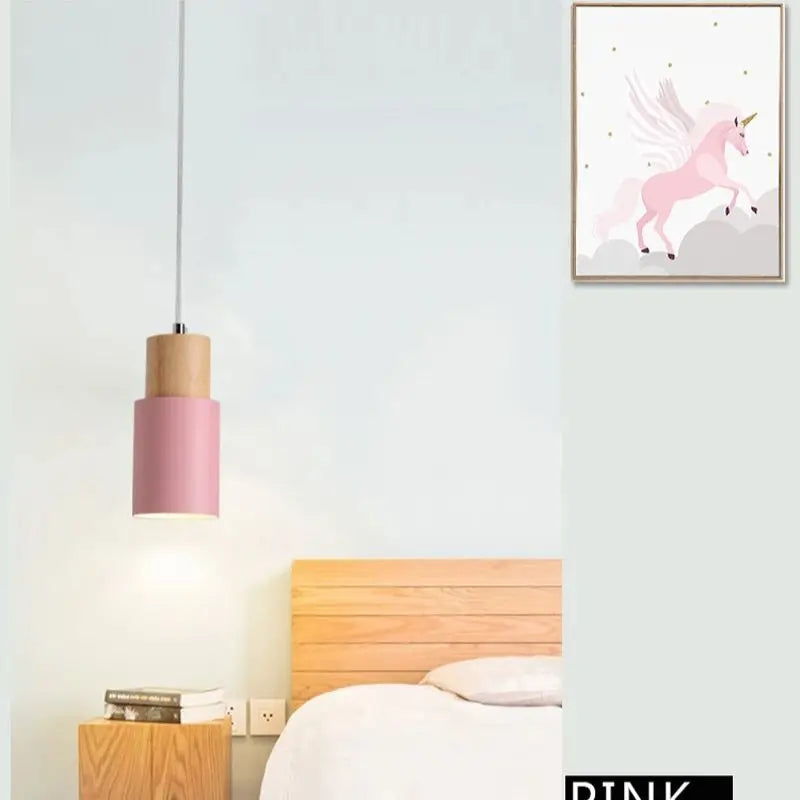 lampe suspendue moderne minimaliste vert noir blanche bois clair abatjour cylindrique