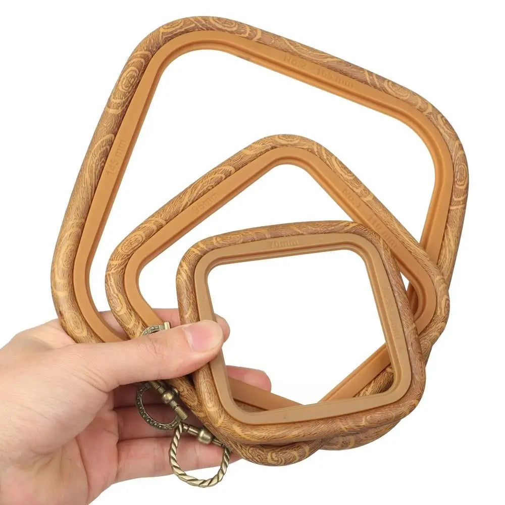 Cadre broderie bois marron texture naturelle classique boucle métallique hexagonal octogonal rectangle square