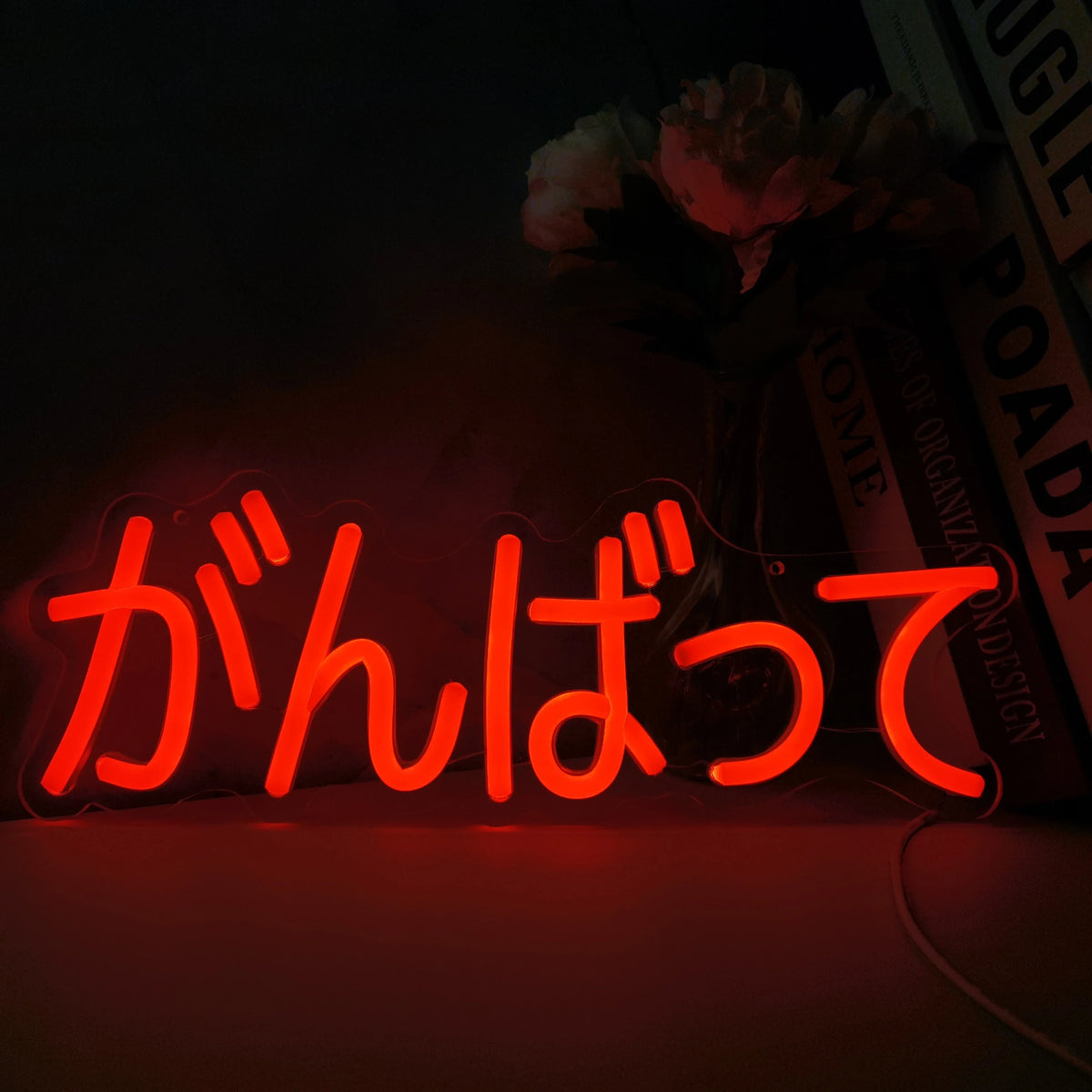 néon lumineux lettres japonaises rouge minimaliste moderne chambre adolescente deco murale cadeau anniversaire