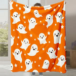 Une couverture orange vif avec des fantômes aux expressions avenantes et des étoiles blanches dispersées, créant une atmosphère chaleureuse et festive pour la période d'Halloween.
