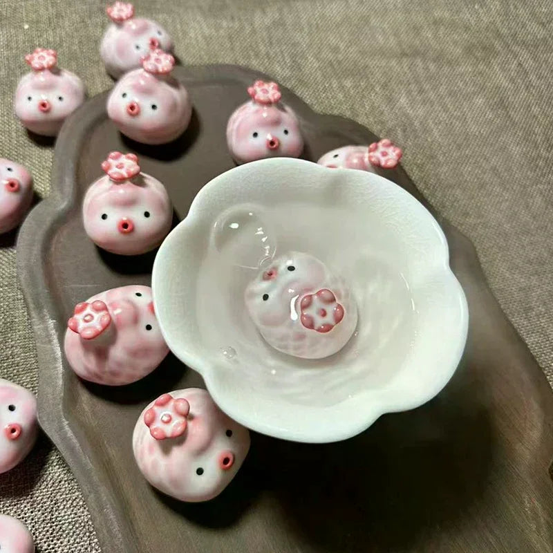 bol thé décoratif motifs fleurs pois rose blanc figurines porc céramique artisanal
