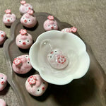 bol thé décoratif motifs fleurs pois rose blanc figurines porc céramique artisanal