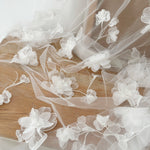 voile mariée tissu dentelle brodée fleurs blanches transparente classique romantique tissu acrylique respirant