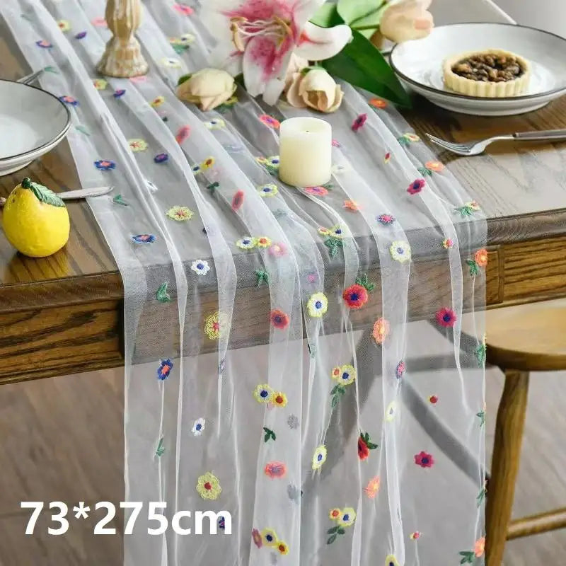 nappe tulle brodée fleurs multicolores transparent romantique décoration table mur chambre salon