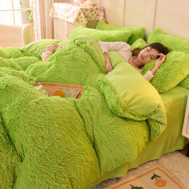 Parure de lit en velours vison pour cheveux longs sur un lit king size