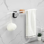 porte serviettes mural moderne acier inoxydable finition brossée noir bois texture naturelle serviette tissu