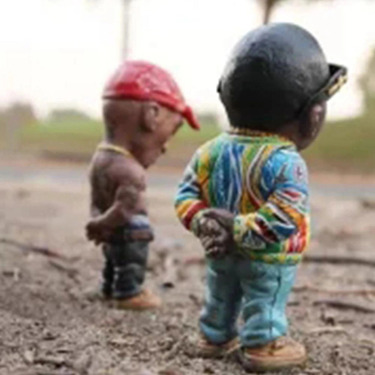 statue résine figurine tupac biggie pop art multicolore bandana tatouages chaîne dorée lunettes soleil