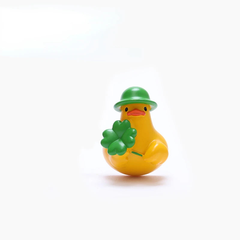 jouet canard jaune expressions différentes adhésif décoratif cartoon assis bouteille trèfle lettres