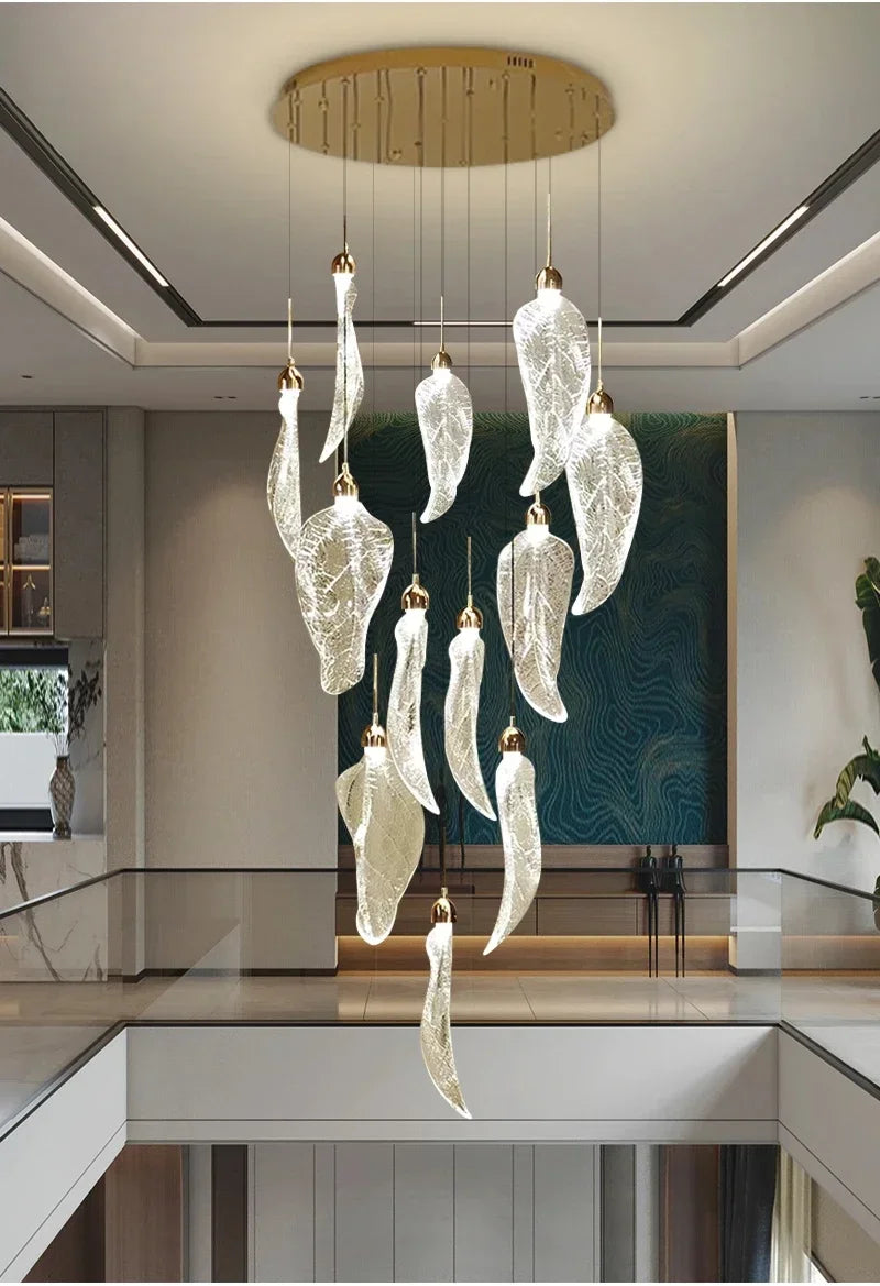 lustre suspension moderne escalier feuilles acrylique transparent doré luminaire luxe salon