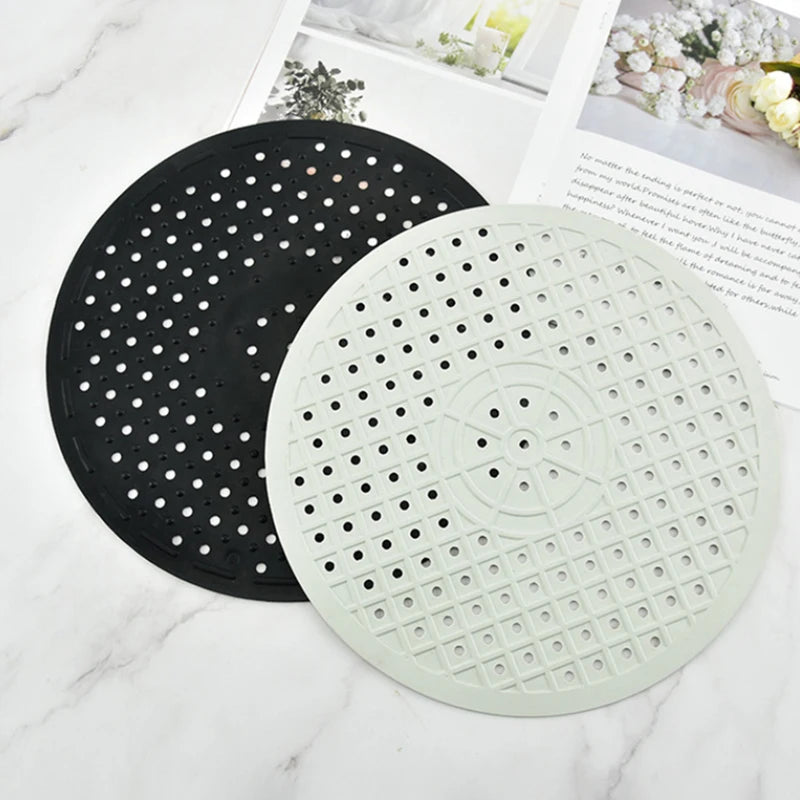 tapis cuisine moderne noir blanc perforé antidérapant silicone rond carré respectueux environnement