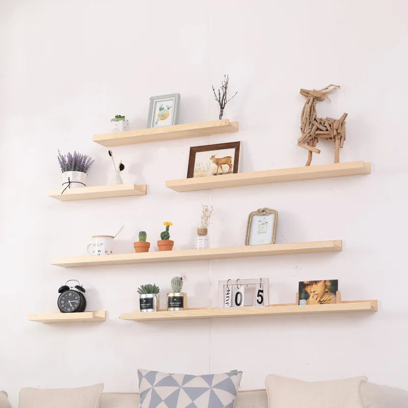 Étagère murale en bois gris clair décoration chambre