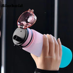 Bouteille d'eau sportive réutilisable plastique coloré couvercle noir bleu rose moderne